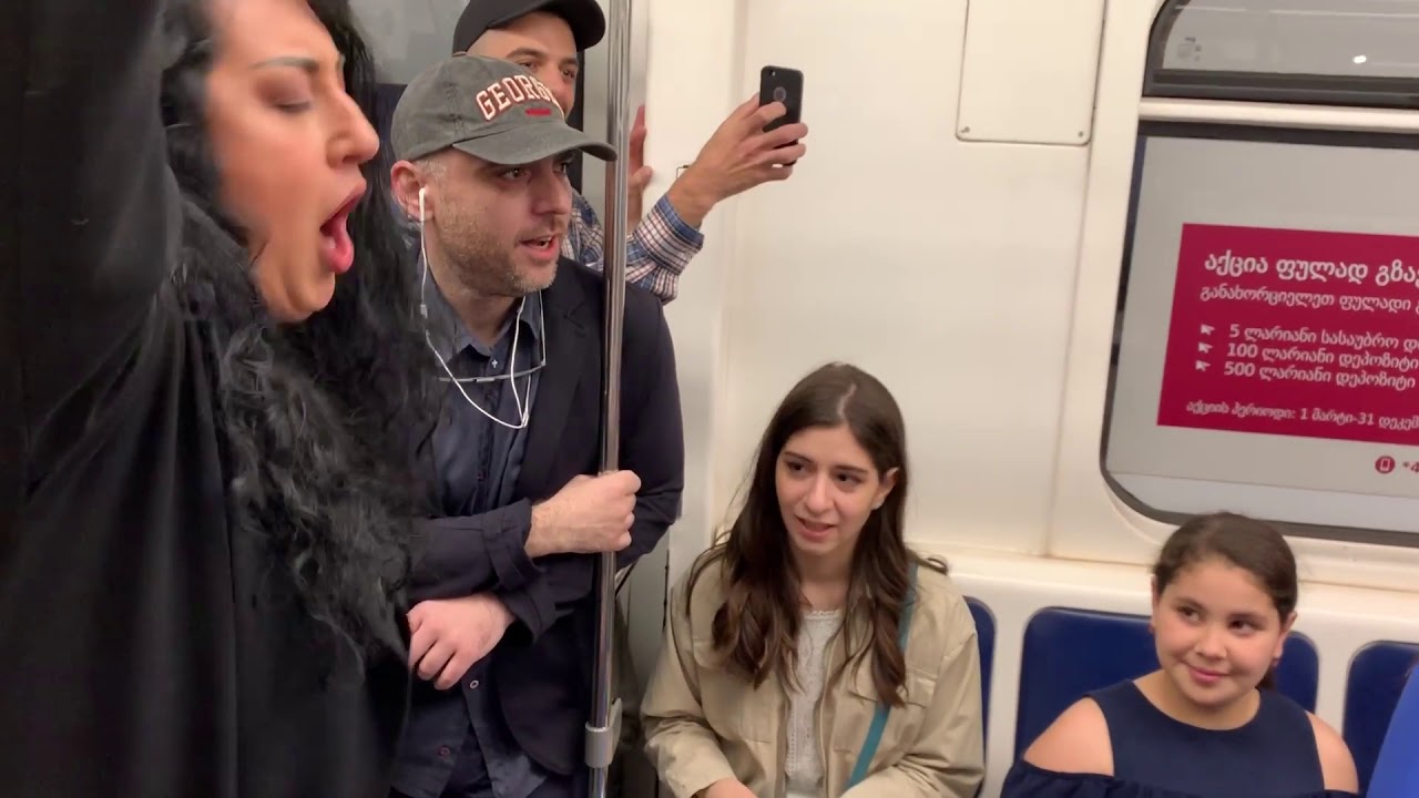 ანიტა რაჭველიშვილი და თეა დარჩია მეტროში