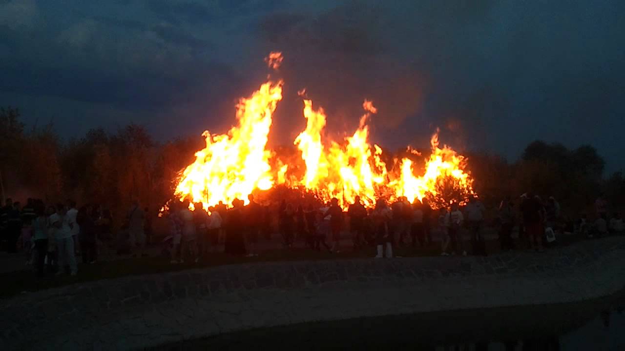 Pálení čarodějnic v Březiněvsi (Praha 8), 30.4.2012