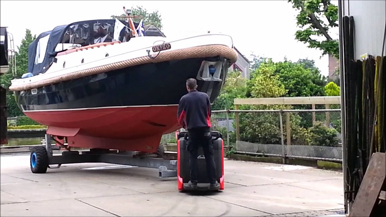 Molenaar Jachtbouw #1 Vlet verrijden met palletwagen.