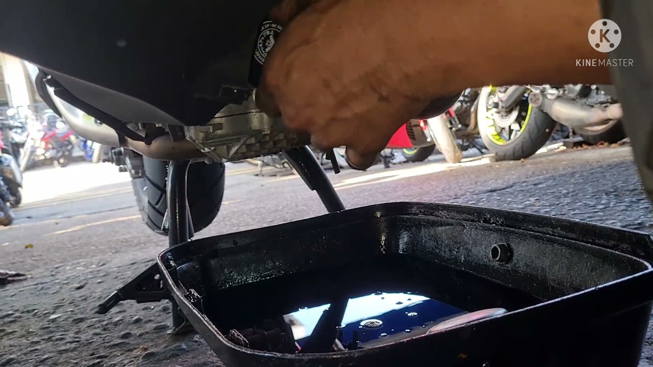Vlog #04: After 1000km running-in | 1st servicing | XADV 750 | Engine oil & oil filter replacement