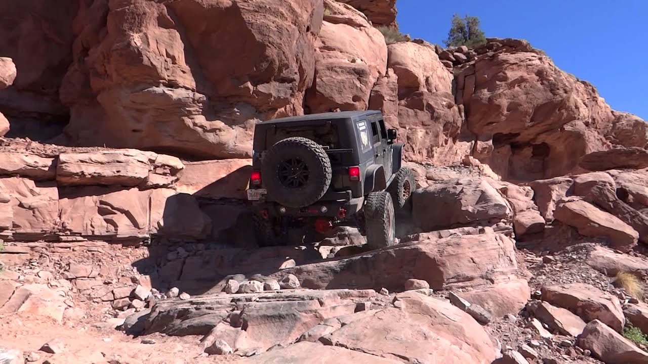 Jeep Wrangler JK off road adventure 2013 Cliffhanger Moab 4x4.