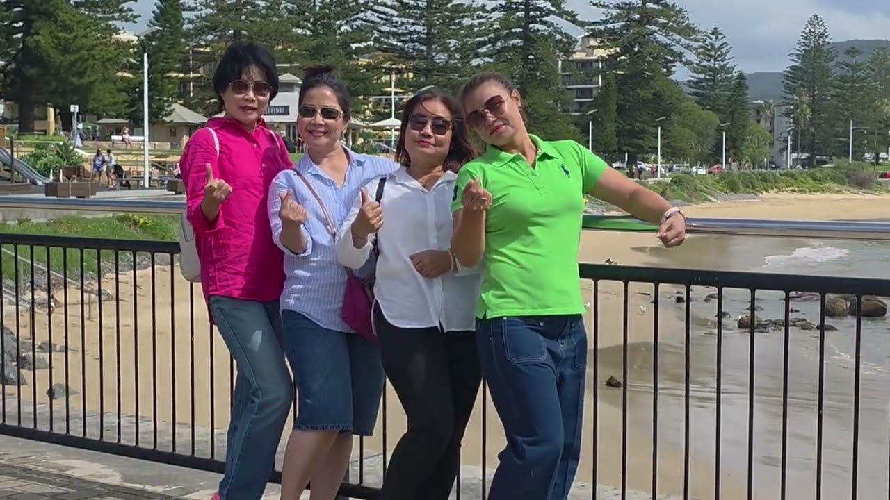 4 sisters meet together at Wollongong beach on 13/3/2026.  ជួបគ្នាគឺសប្បាយតែរហូត.  Be happy!