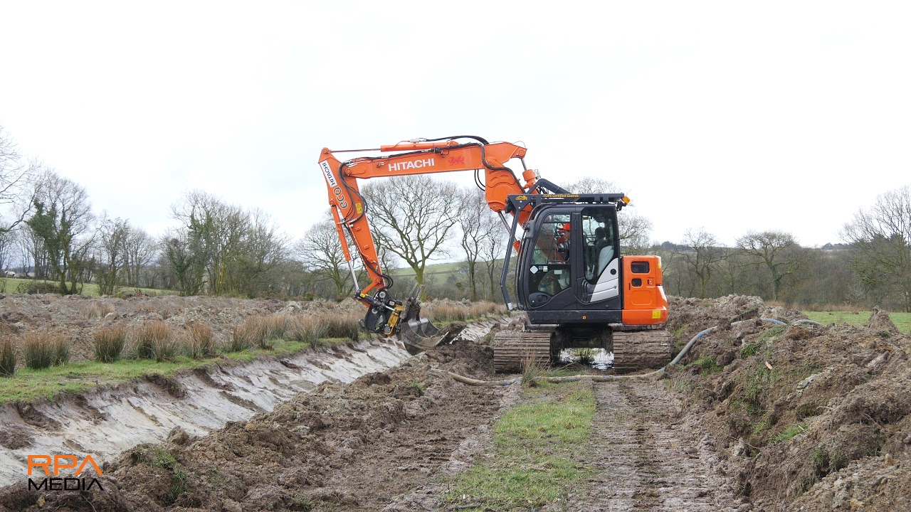 Hitachi ZX85US with Engcon EC214