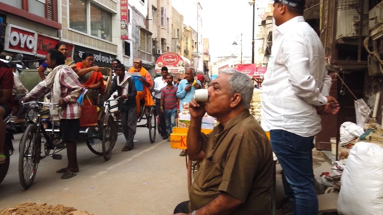Walking Towards Lahiri Mahasaya, Guru of Paramahansa Yogananda Ahsram // Varanasi 4K India