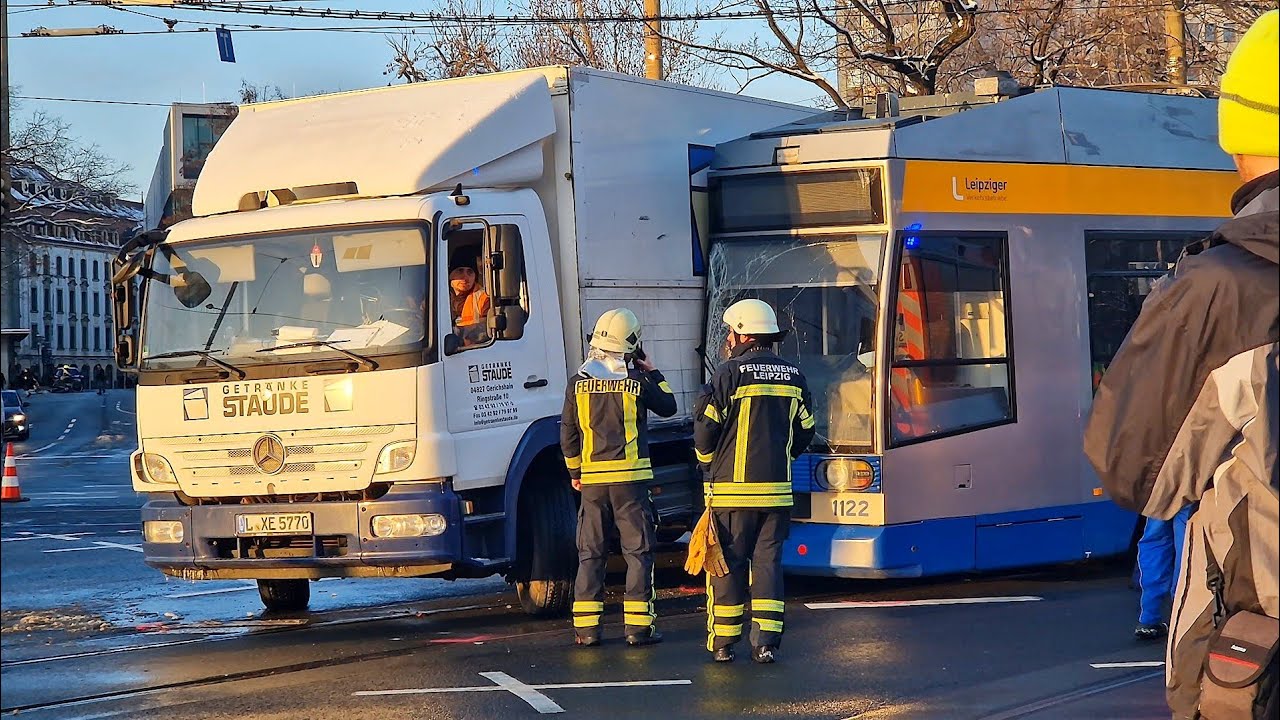 LKW Crasht Straßenbahn | Unfall und Entgleisung in Leipzig/ Roßplatz | 19.01.2024