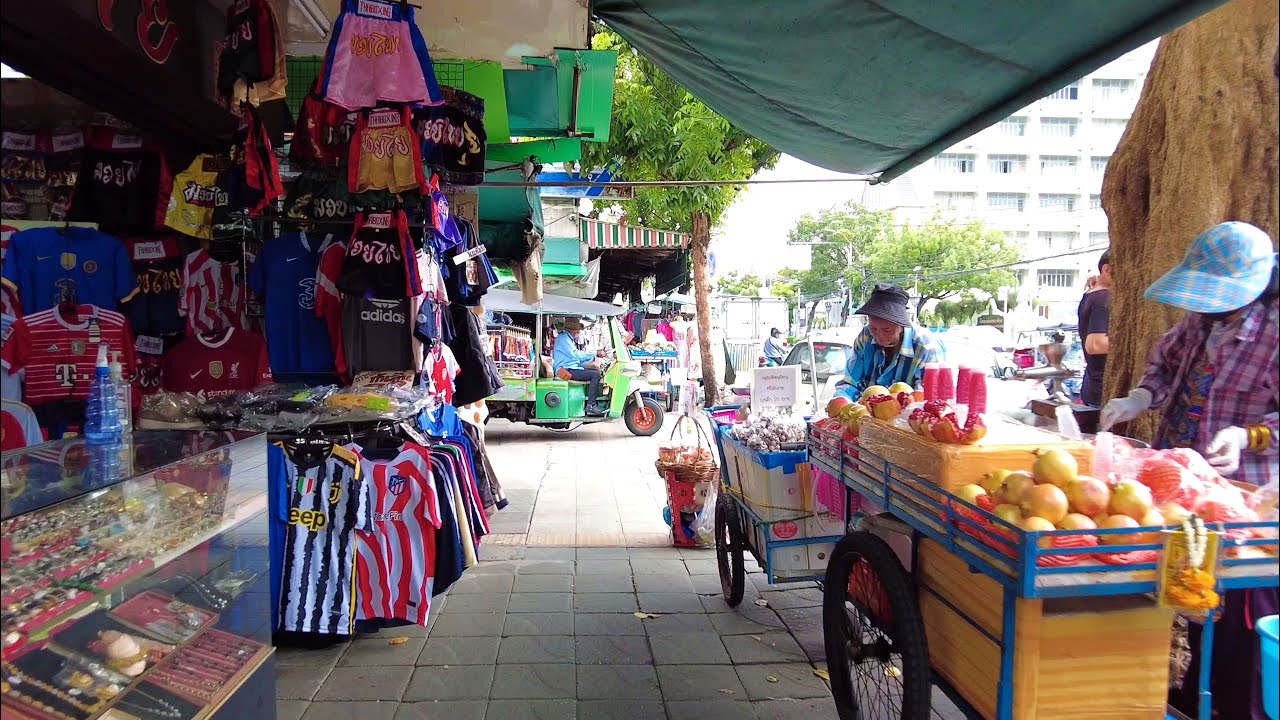 4K 🇹🇭 Walking around Phahurat Area (Little India) in Bangkok, Thailand