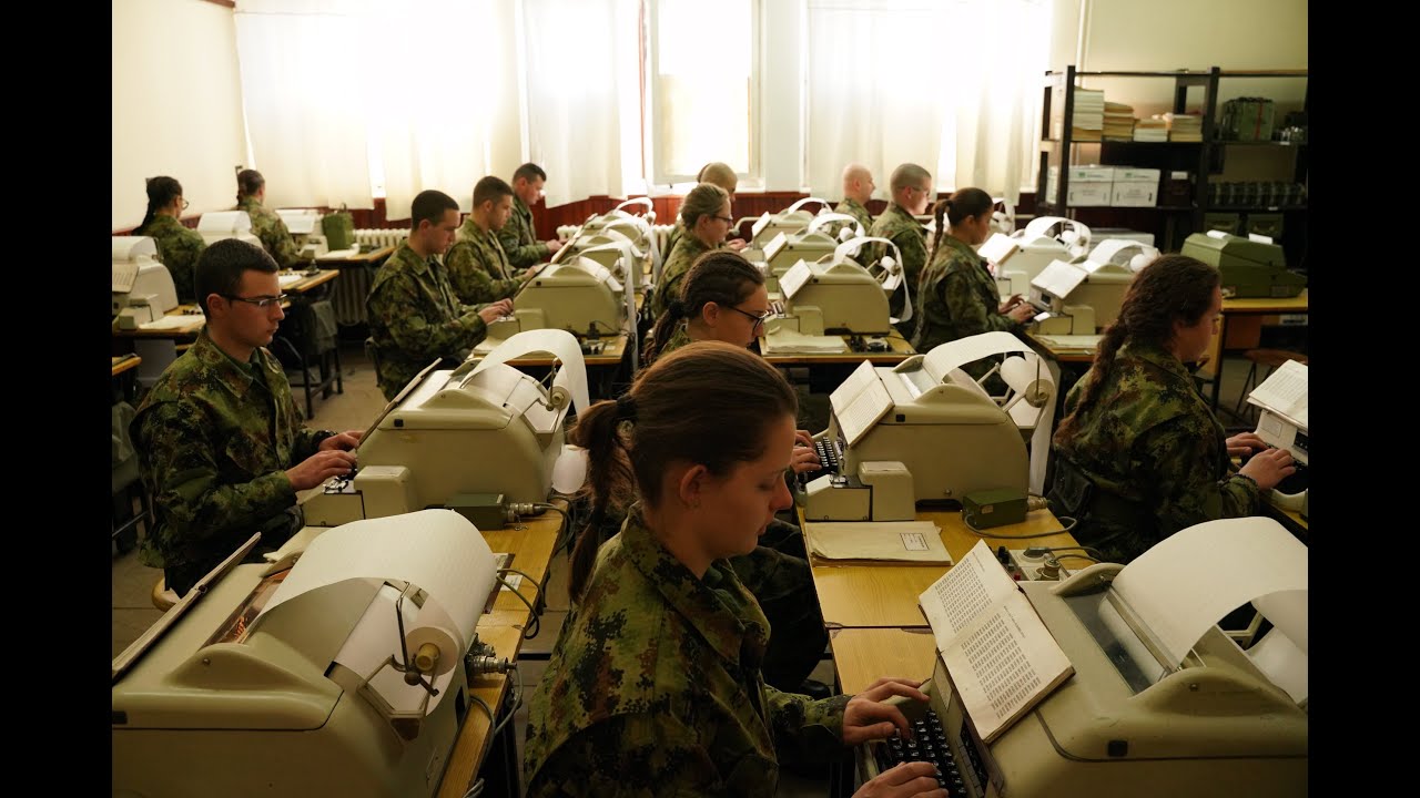Obuka vojnika na služenju vojnog roka u Centru za obuku veze i informatike u Gornjem Milanovcu