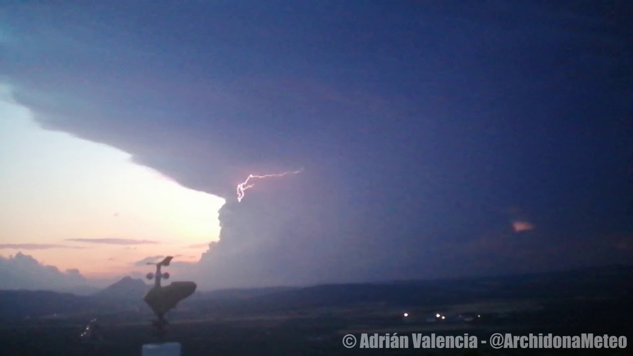 Beautiful Tornadic Supercell | Supercélula tornádica en Campillos vista desde Archidona (26-08-2019)