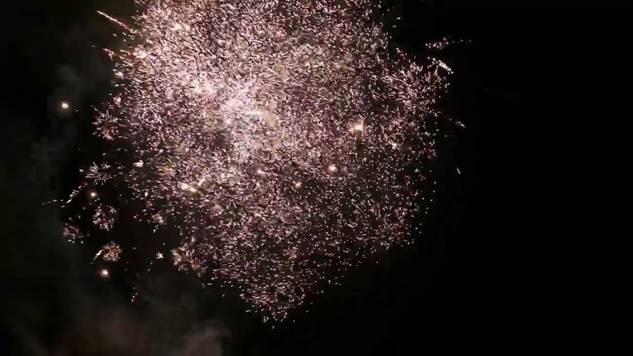 Kleiner Ausschnitt eines Feuerwerkes zur Kirmes in Waren an der Müritz