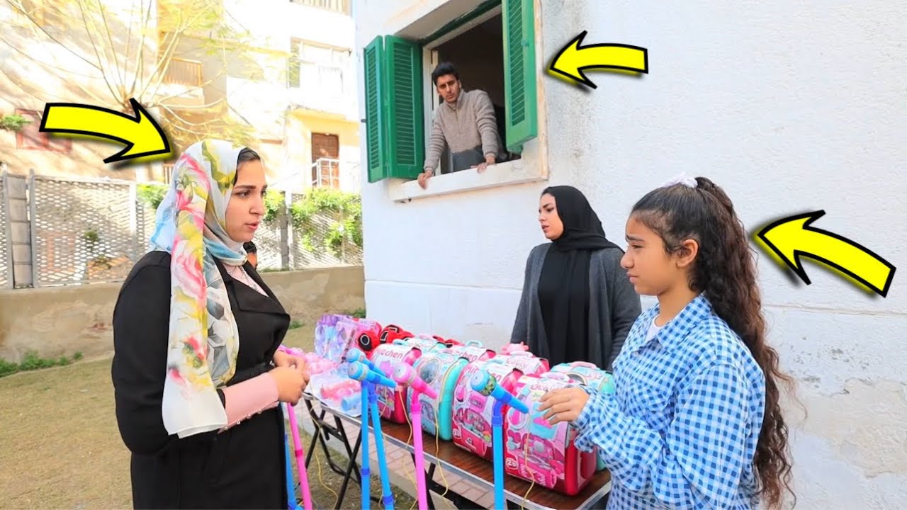 بنت صغيرة تفرح بمعاملة الناس لها - شوف حصل اية !!