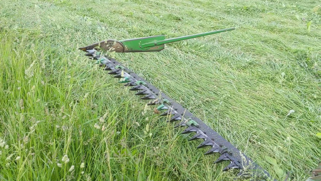 John Deere 2038r and John Deere 350 sickle mower cutting hay 2019