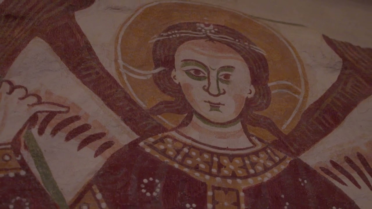 La chiesa di Santa Maria dei Broi, un'antica chiesetta nascosta tra edifici moderni