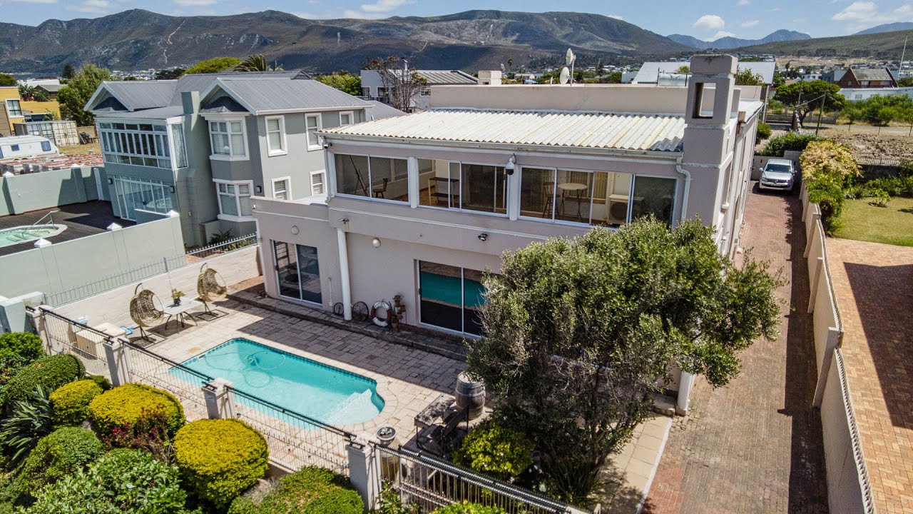 5 Bedroom Home For Sale | Sandbaai