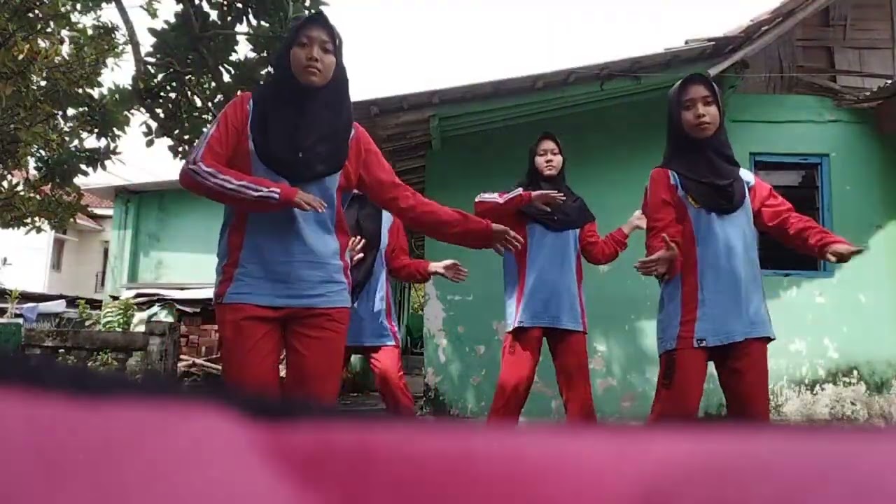 Tugas PJOK senam, kelompok 5 dari kelas X keperawatan 3