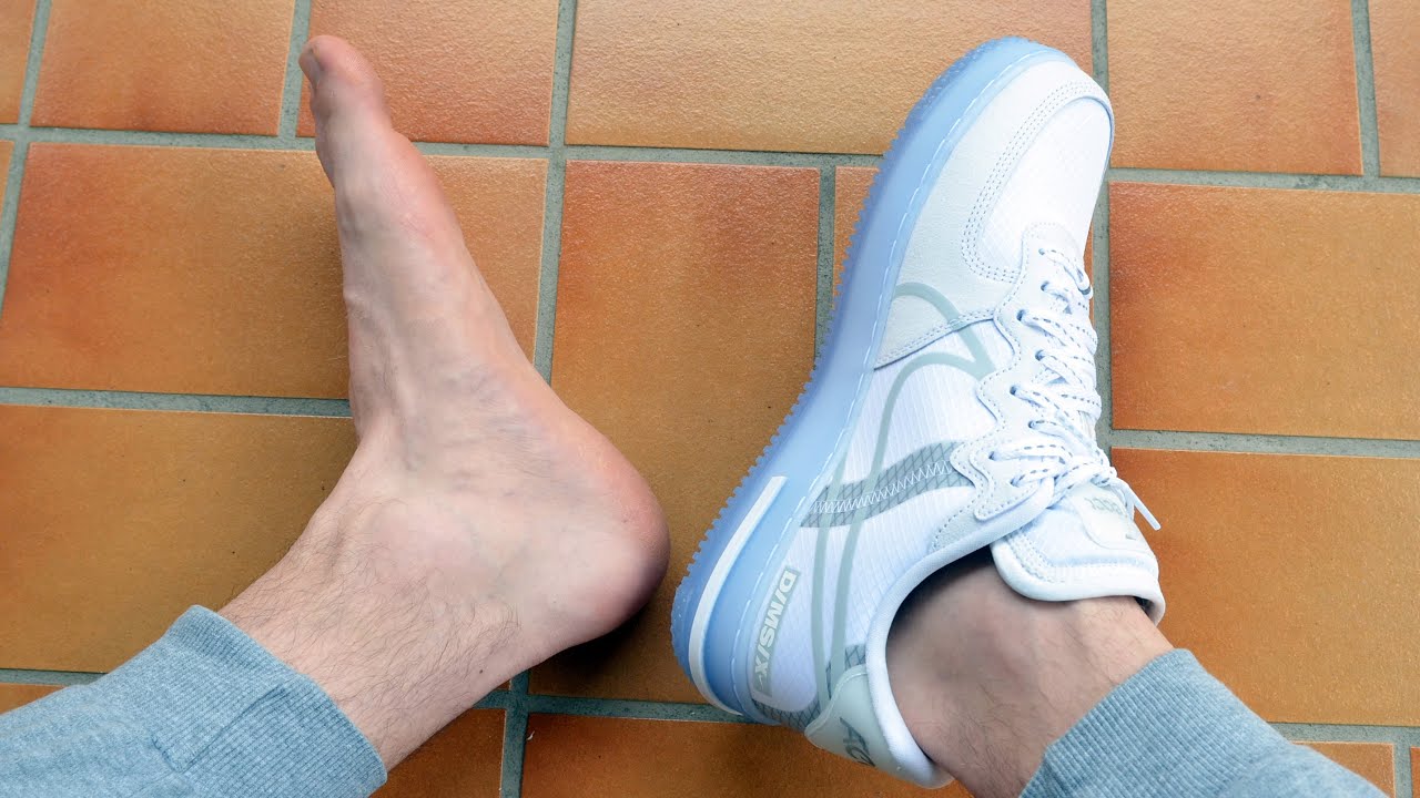 Nike Air Force 1 React With vs Without Socks