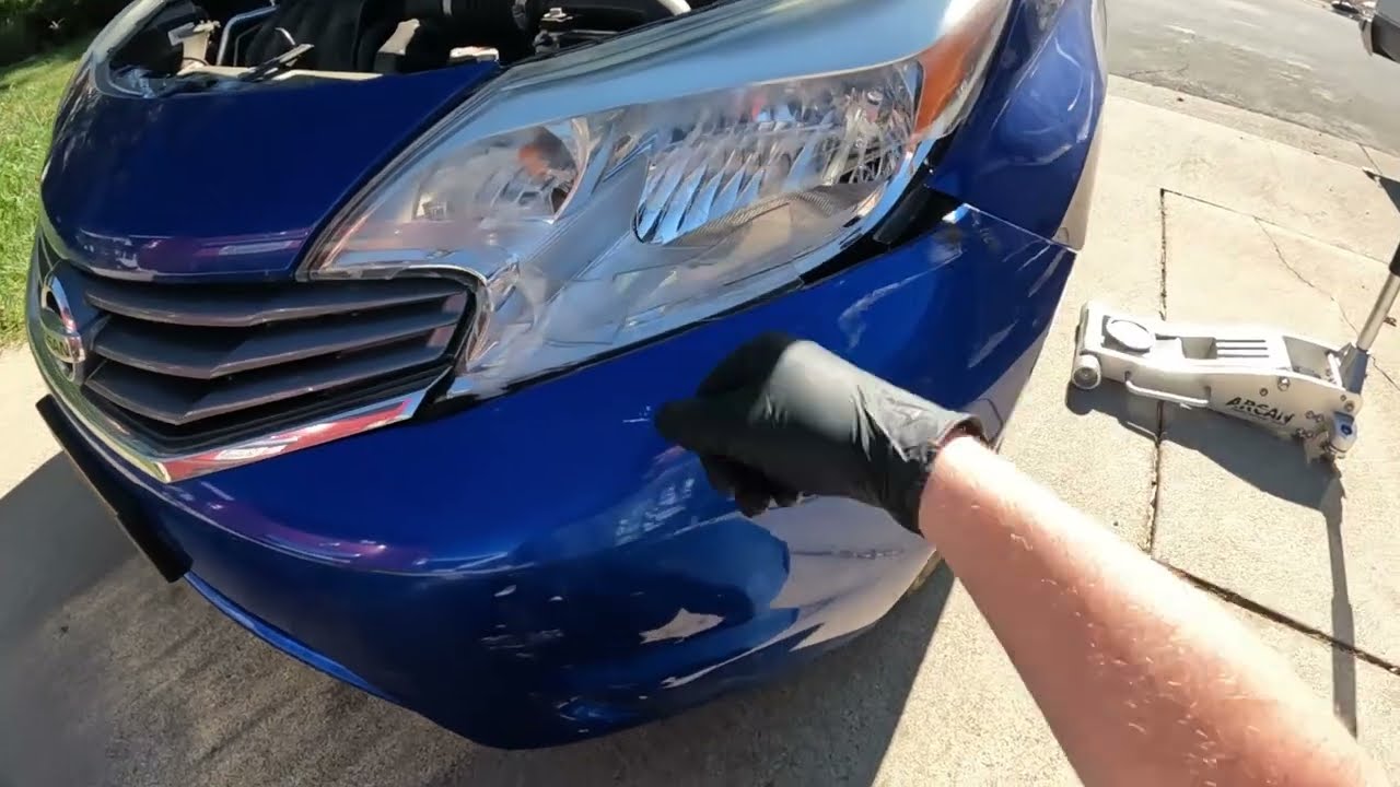 Как заменить корпус фары на Nissan Versa
