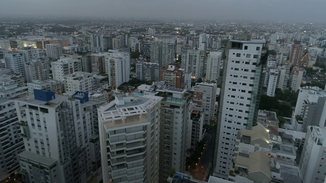 Vuelta Aérea parte de la ciudad de Santo Domingo República Dominicana con Drone Dji Phantom 4 Pro