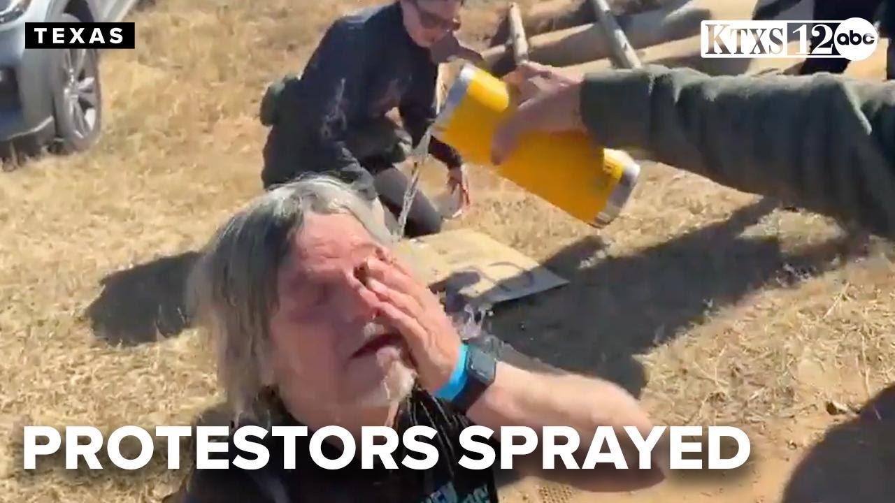 Protestujący uderzeni środkami chemicznymi przed ośrodkiem zatrzymań Dilley