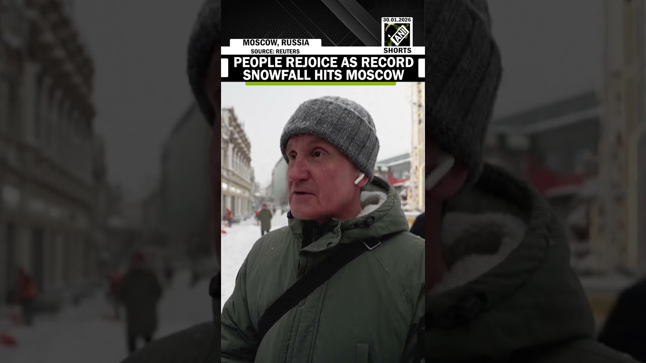 &laquo;Настоящая зима, как в нашем детстве&hellip;&raquo; &mdash; ликуют люди, когда рекордный снегопад обрушился на росси...