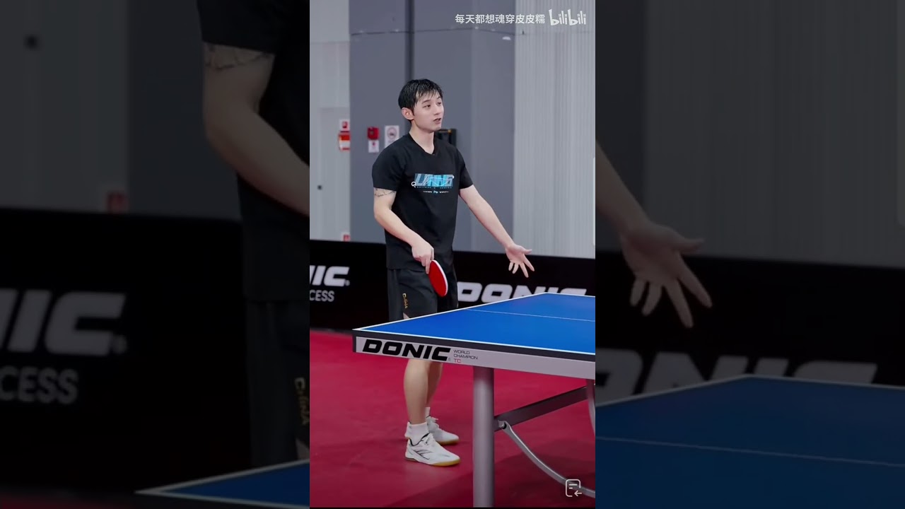 张继科：“昨天王曼昱赢就赢在接发球反手摆短，有些东西我告诉你你也破不了，要在比赛训练里找问题，共同进步，良性循环，打球主要是意识” #张继科 #汗水不会辜负你 #张指导乒乓
