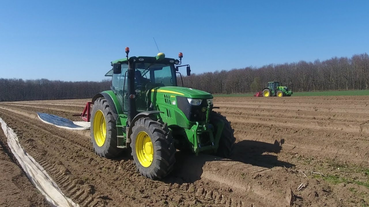 Buttage et bachage des asperges / 2020/ John Deere 6150 M et 6140 R
