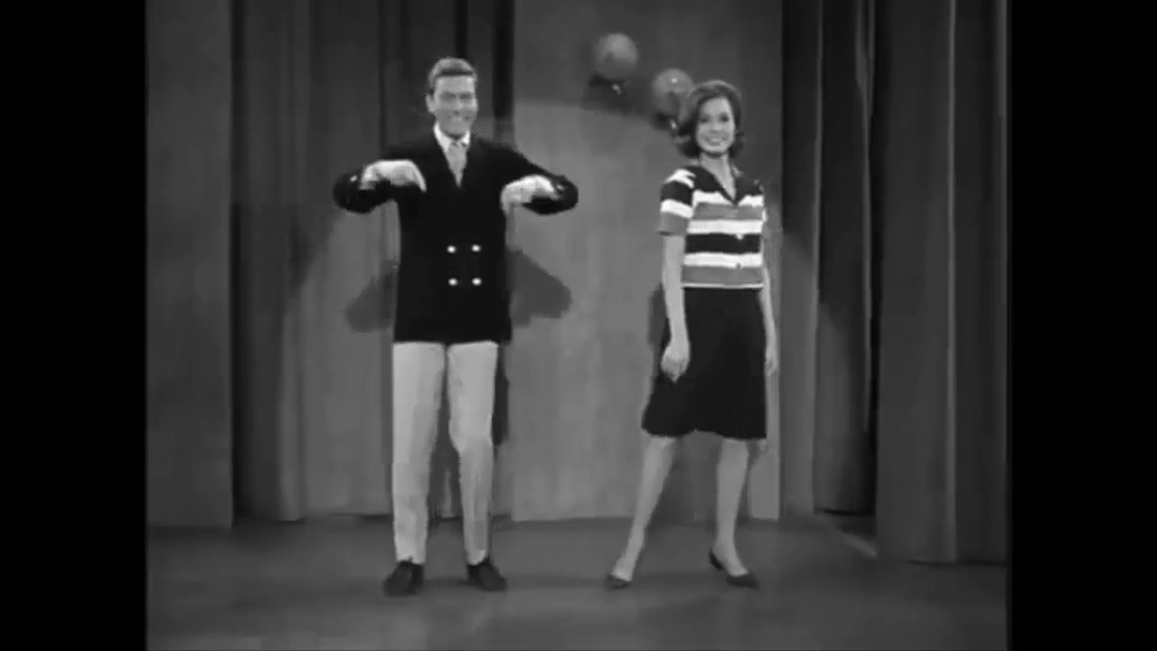 Dick Van Dyke and Mary Tyler Moore perform 