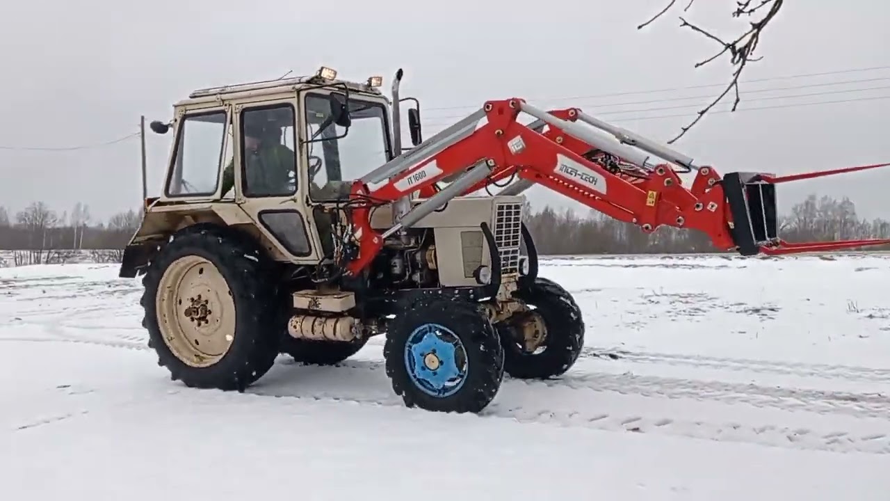 Фронтальный погрузчик  INTER-TECH IT 1600 в работе.Front loader INTER-TECH IT 1600 in work.