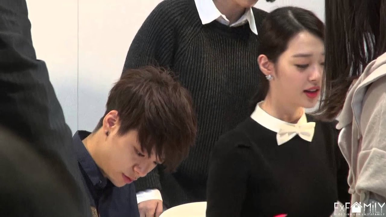 131012 f(Victoria, Amber, Sulli) - LOVCAT fansigh event