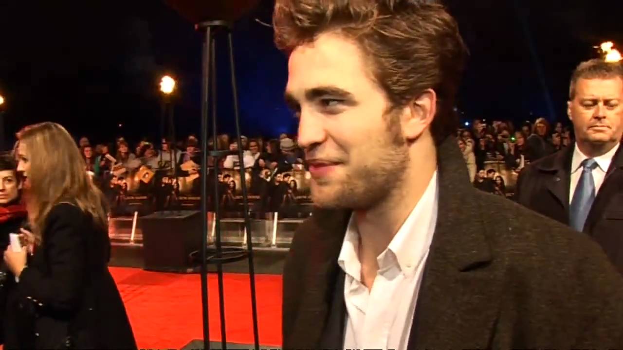 Robert Pattinson answers fans questions at Twilight event
