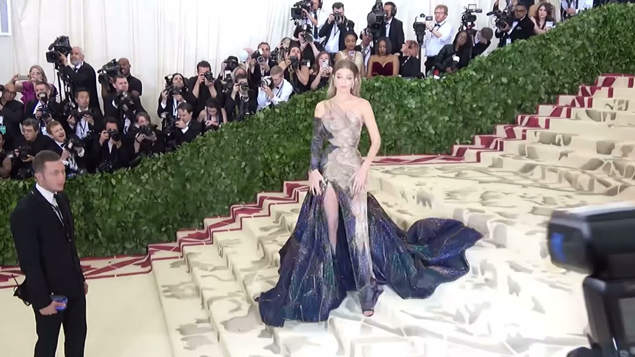 Gigi Hadid Met Gala 2018 #gigihadid #metgala #vogue #fashion #newyork #versace