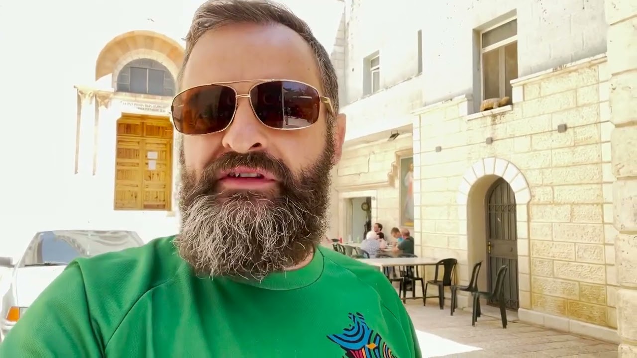 Bongozozo akiwa anawakilisha Wakristo Watanzania kupita VITUO VYA MSALABA Jerusalem, Ijumaa Kuu 2022
