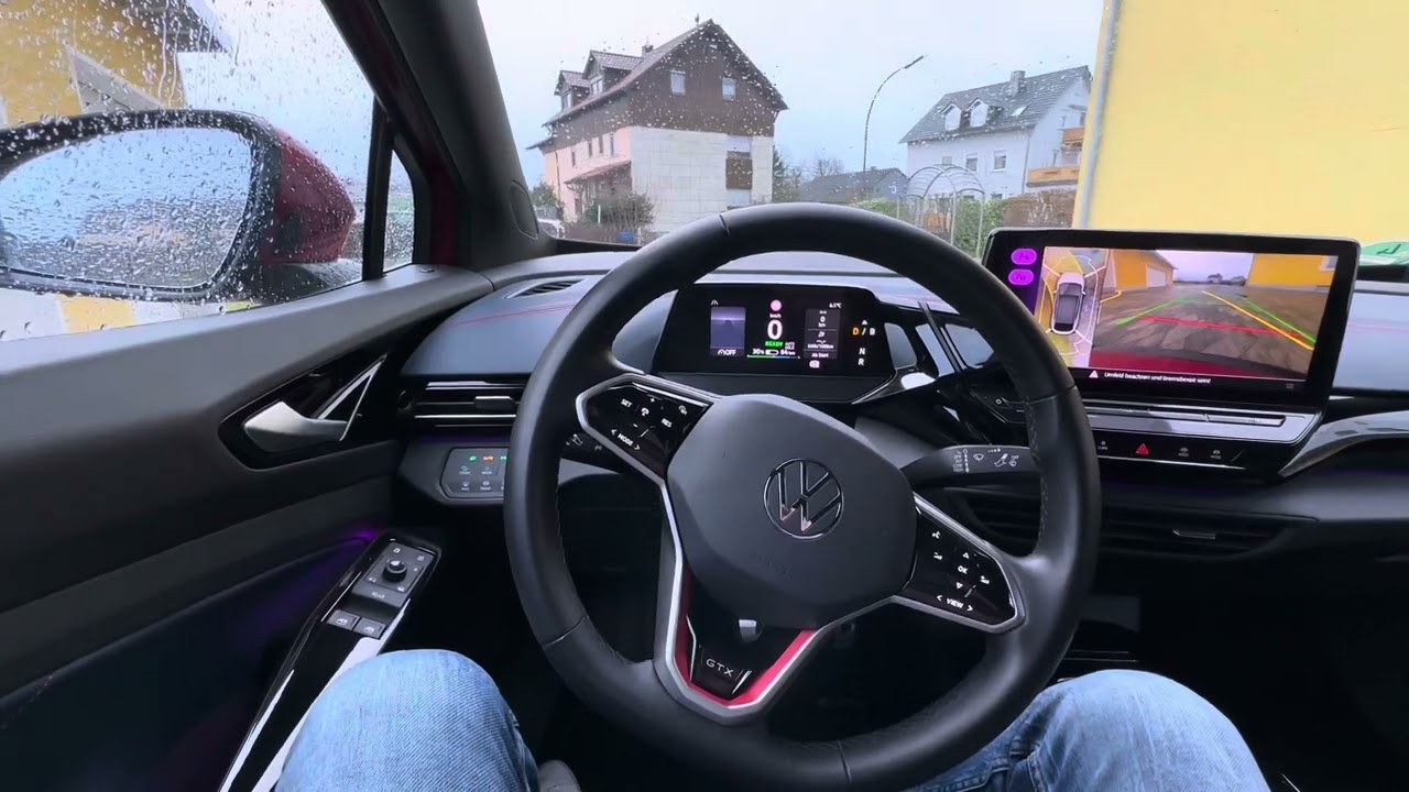 VW ID parkt mit Parkpilot ein. Parklenkassistent Plus Volkswagen ID-Modelle. Die Technik von morgen.