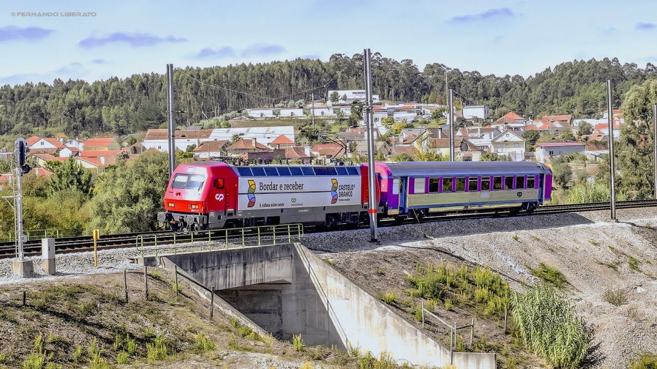 Carruagem CoRail VIP a caminho do Entroncamento
