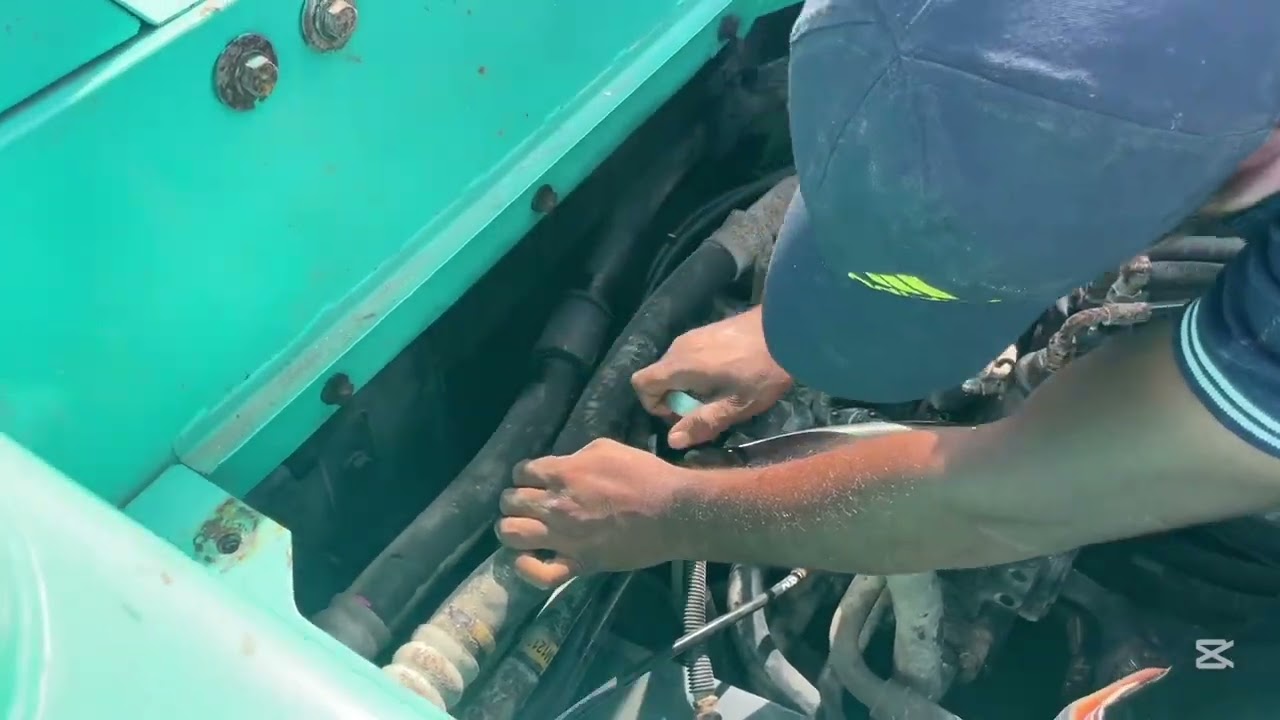 Kobelco excavator main relief valve #maldives #maledives #mechanist #1m #excavator