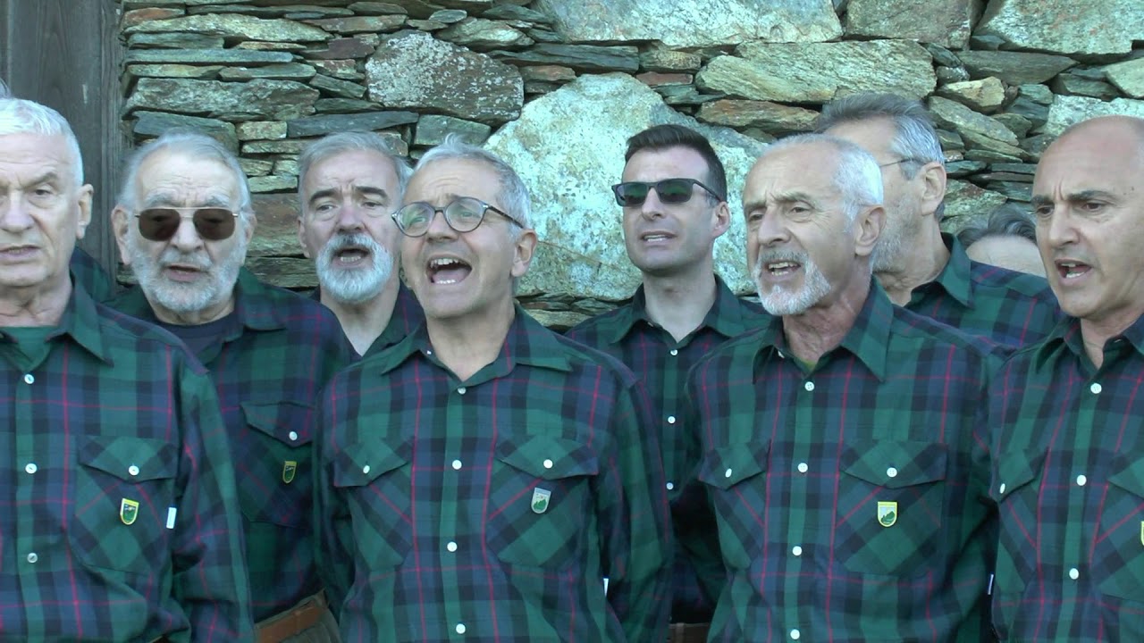 Dal Rifugio Argentea di Arenzano Concerto del Coro Monte Cauriol