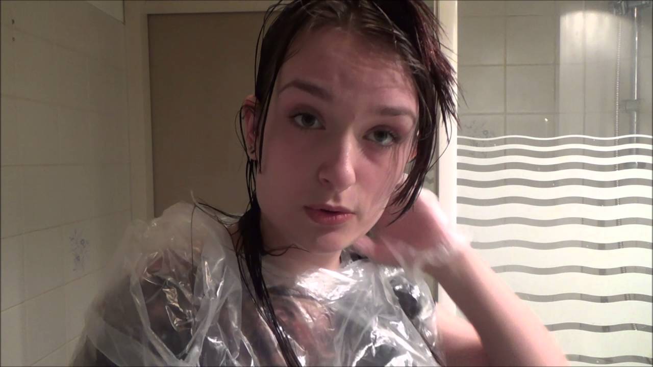 BLEACHING MY HAIR over coconut oil  from dark brown to blonde(ish)