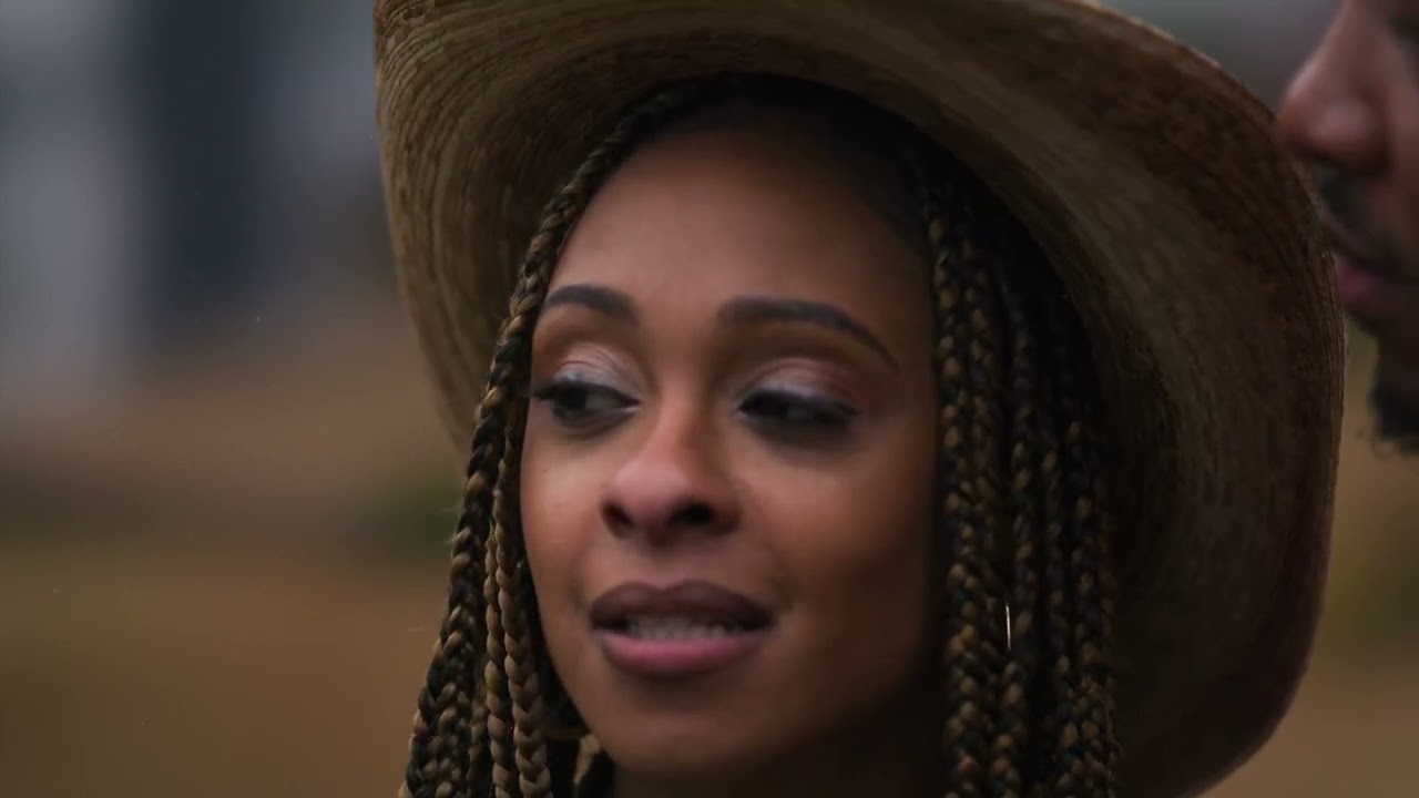 OUTDOOR SCENE: ATL