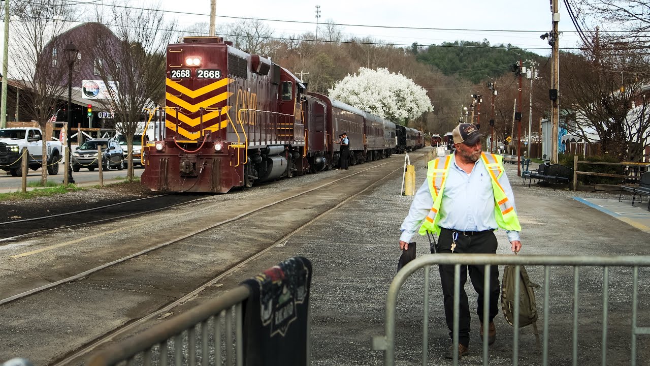 THE GREAT SMOKY MOUNTAINS RAILROAD PREVIEW