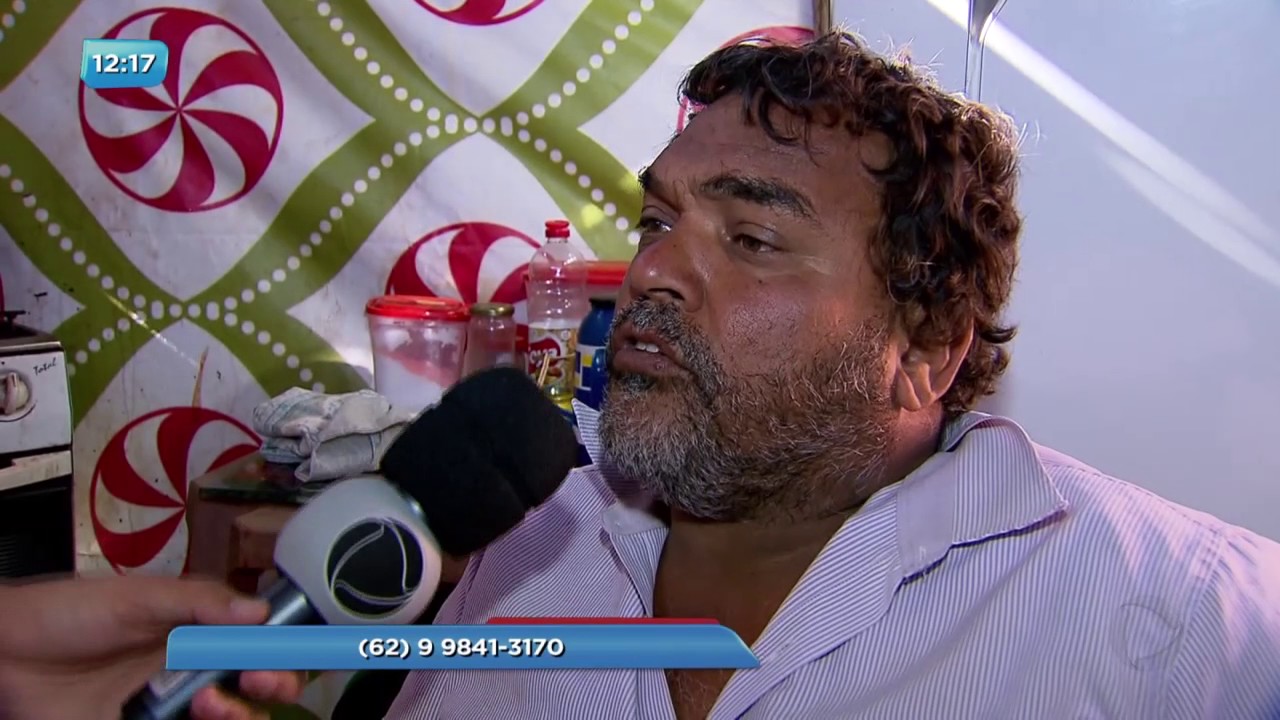 BG - Família mora debaixo de lona - 24-07-2017