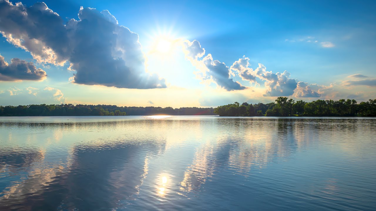 Storm at sunset 16:9 8K60 HDR 12bit 4:4:4 AV1