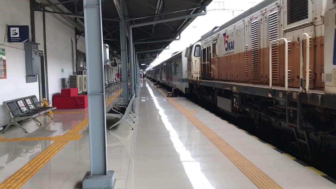 I tried Indonesian train from Jakarta to Surabaya | インドネシア列車 | ジャカルタからスラバヤまで #indonesiatrain