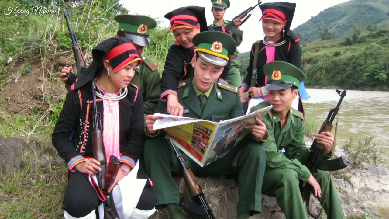 Người thầy giáo mang quân hàm xanh -Hồng Chiến