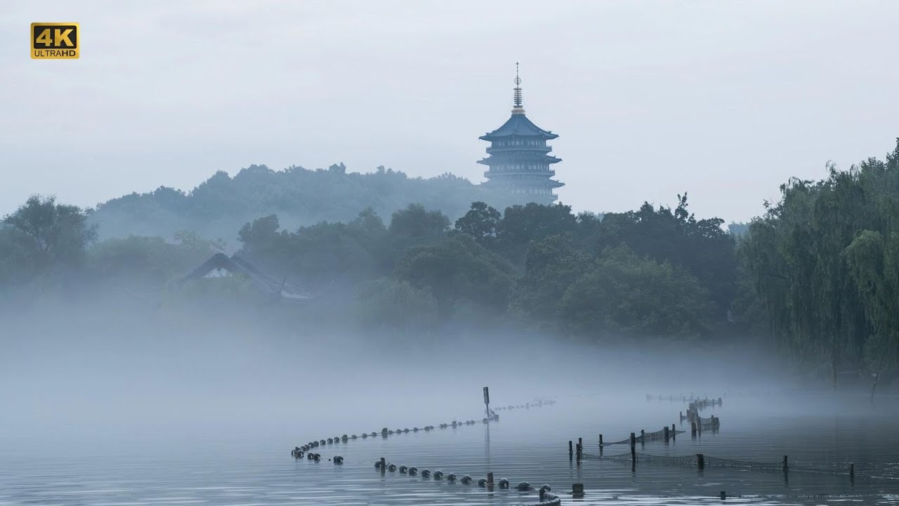 Walking by The Most Beautiful Lake in China in Spring—West Lake, Hangzhou.