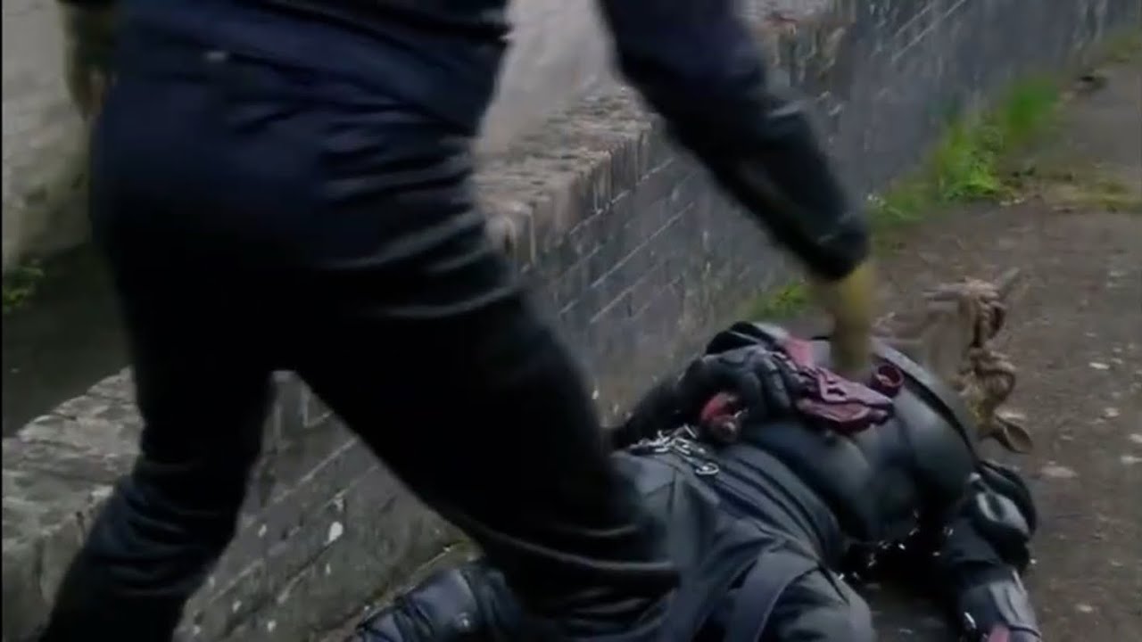 The Sarah Jane Adventures Prisoner Of The Judoon: Androvax knocks out a Judoon