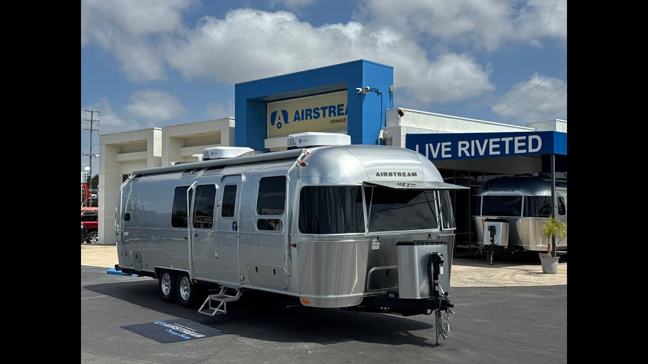 2025 Airstream Flying Cloud 30FB Bunk  Orange County, Los Angeles, San Diego, Riverside, Escond...