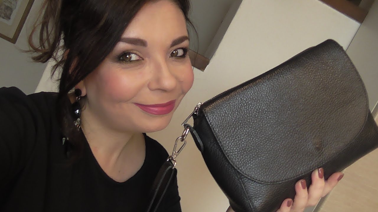 WHAT'S IN MY BAG?? 