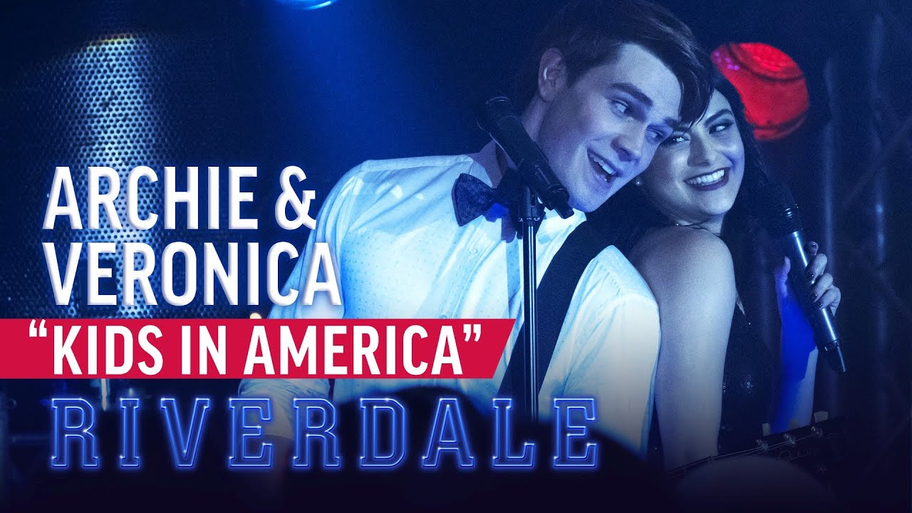 Archie y Veronica cantando “Kids in America” | 