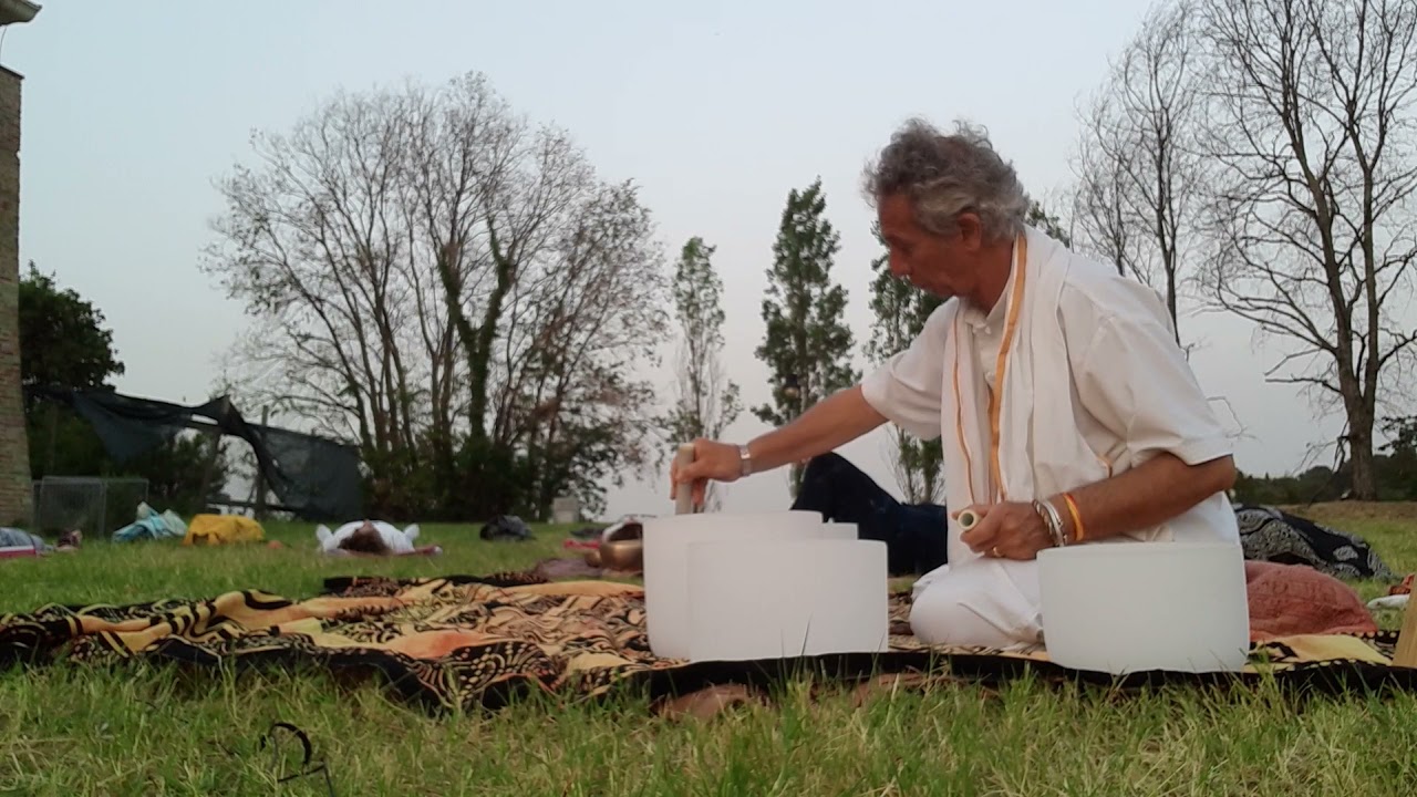 yoga, rilassamento con le campane di Cristallo e Tibetane