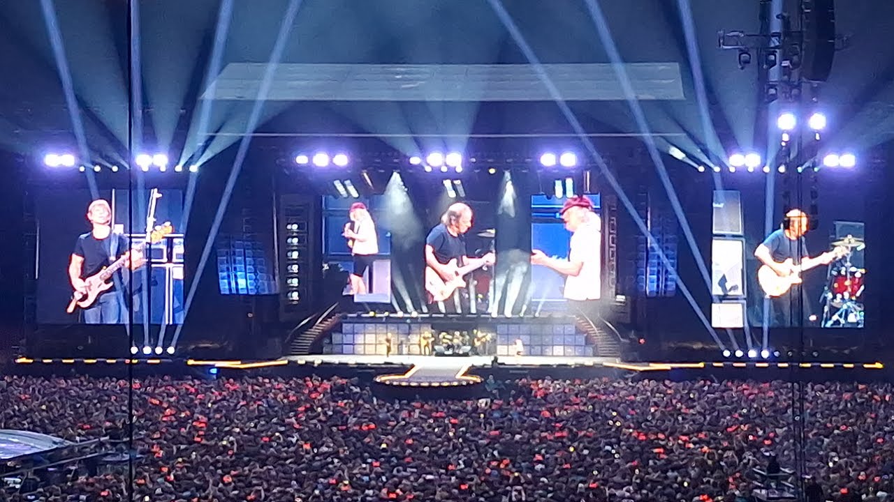 AC/DC - You Shook Me All Night Long | Johan Cruijff ArenA Amsterdam | Power Up Tour 2024
