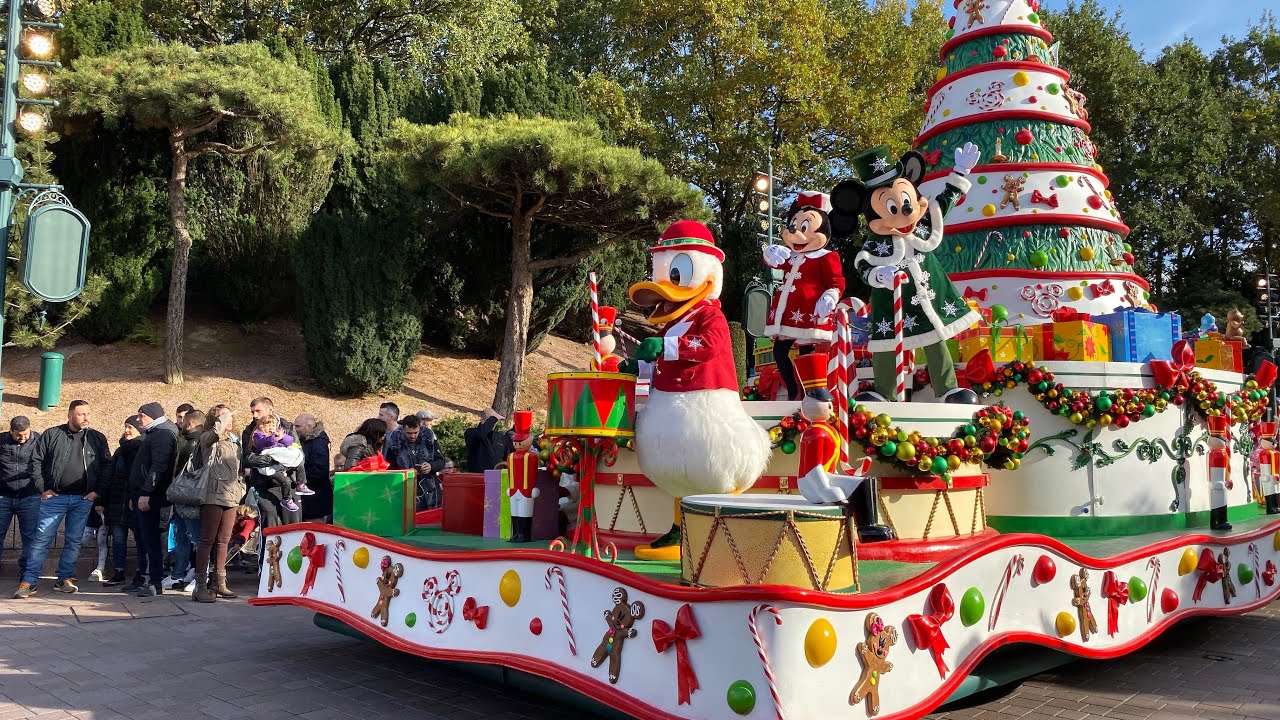 Soft Opening Premier of Disneyland Paris Christmas Parade 2019